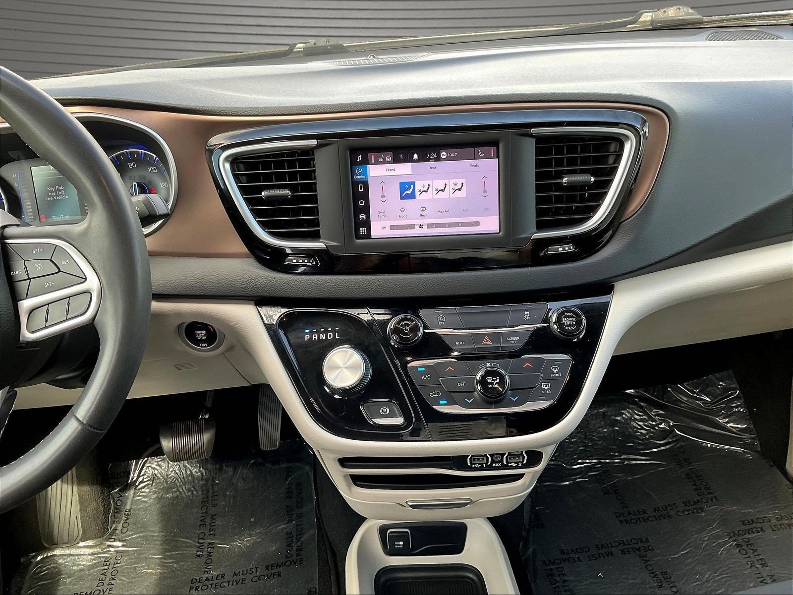 Used 2022 Chrysler Voyager LX FWD image 11