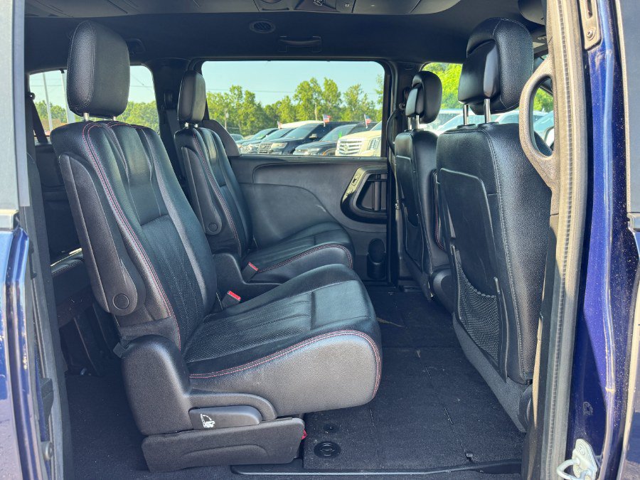 Used 2016 Dodge Grand Caravan R/T w/ Driver Convenience Group FWD image 19