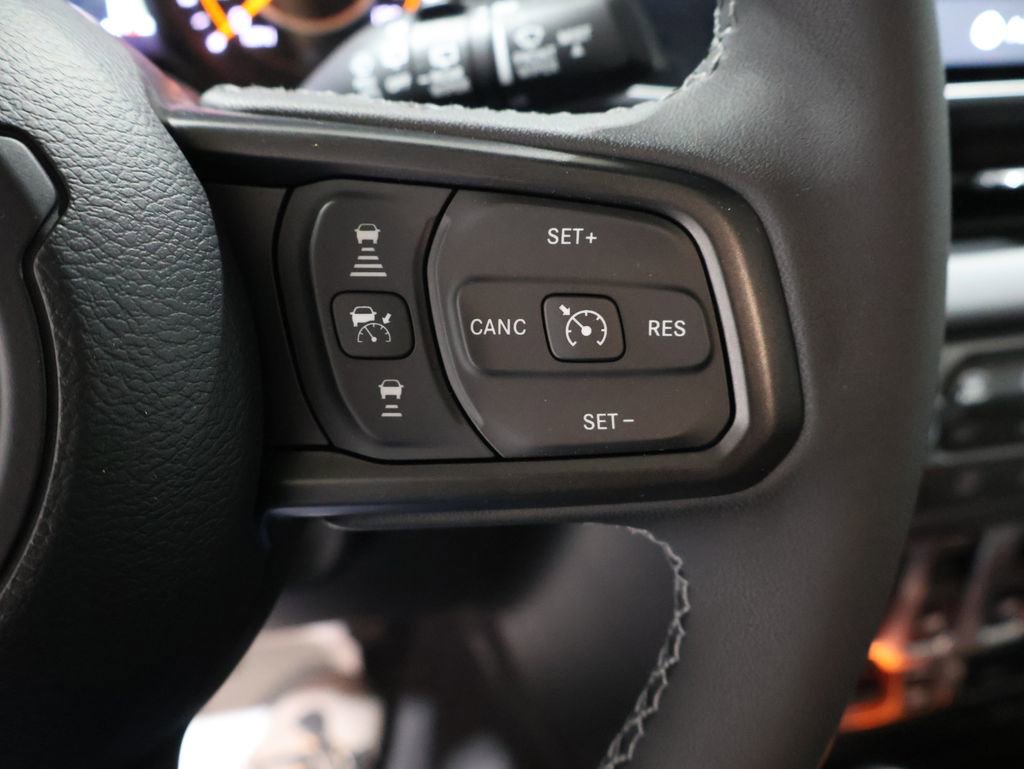 Used 2025 Jeep Wrangler Rubicon w/ Convenience Group AWD/4WD image 28
