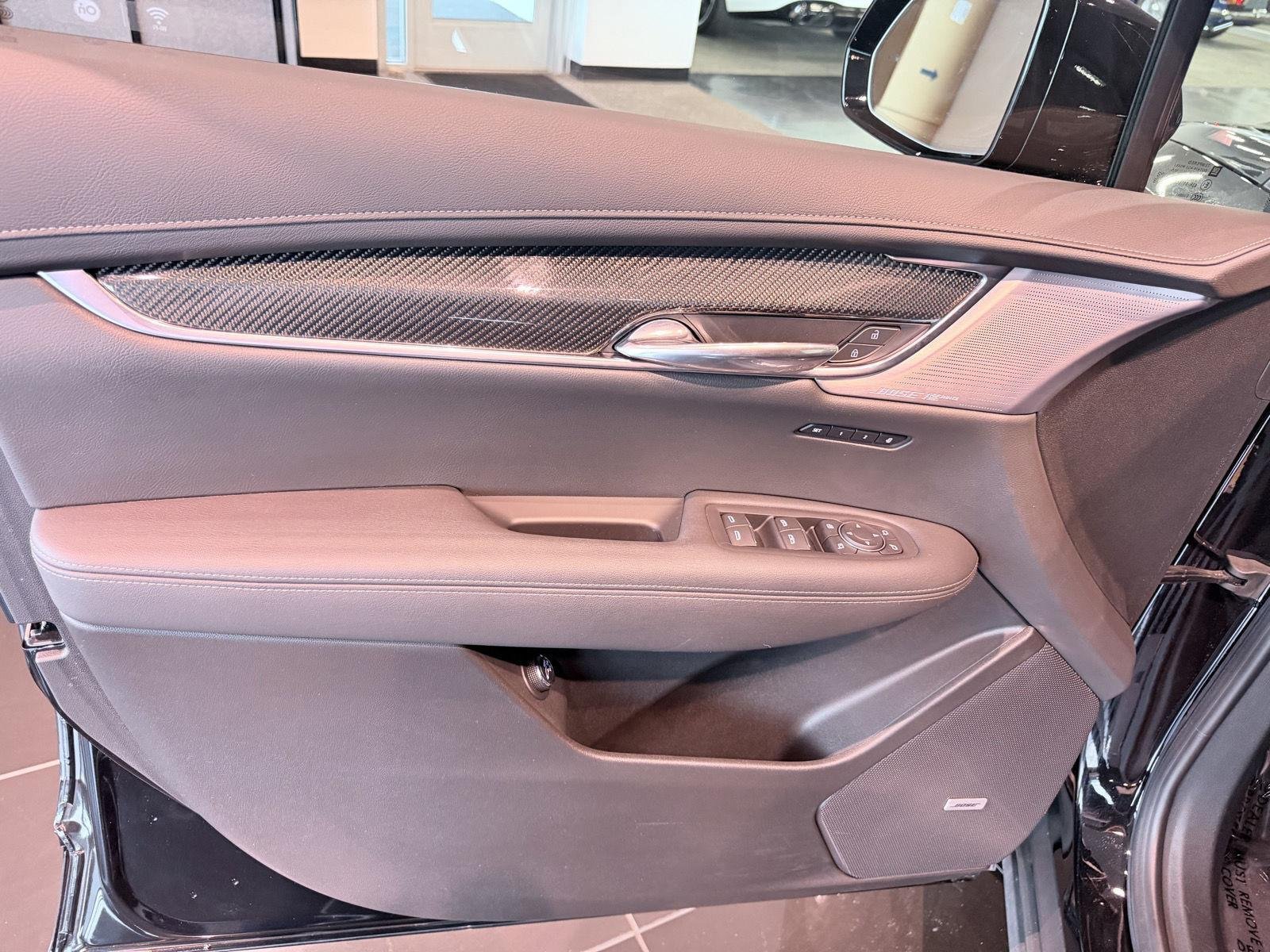 Used 2024 Cadillac XT6 Sport w/ Technology Package AWD/4WD image 32