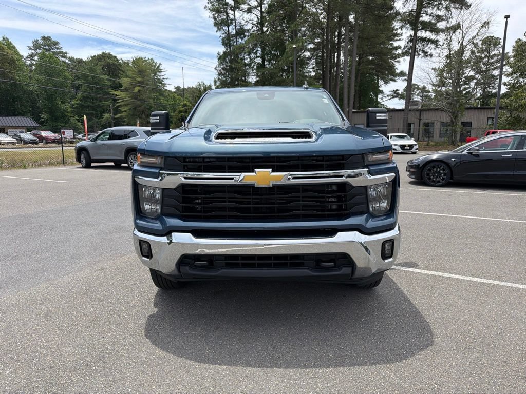 Used 2025 Chevrolet Silverado 2500 LT w/ Convenience Package AWD/4WD image 3