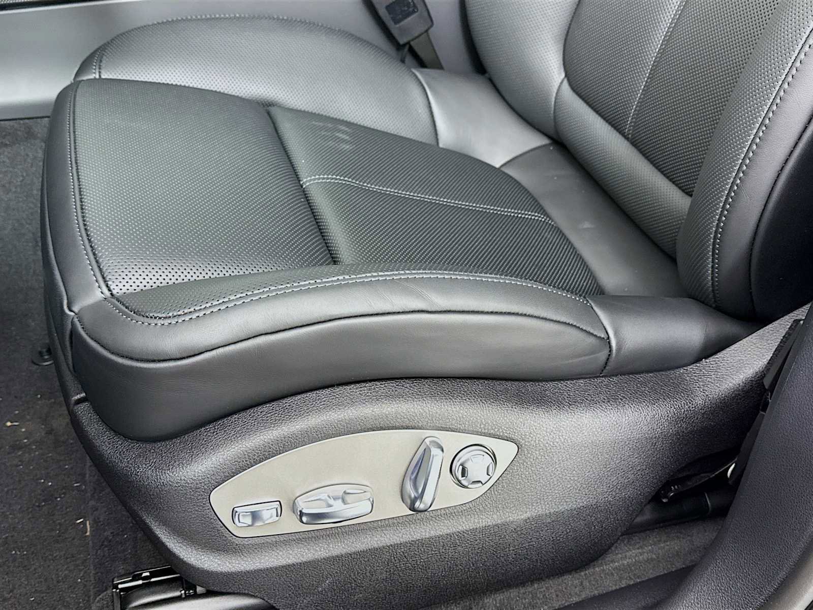 New 2026 Porsche Macan image 13