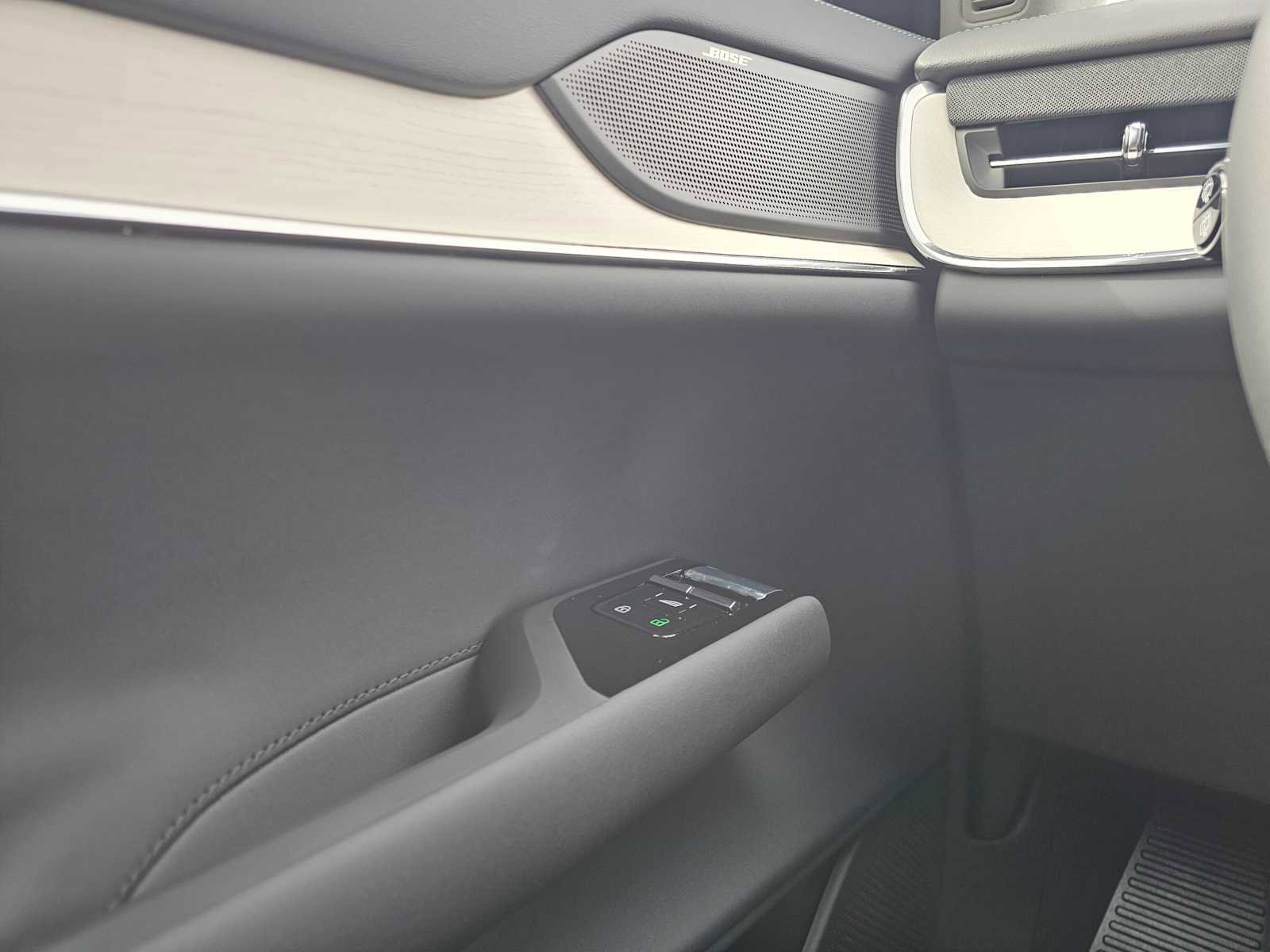 New 2026 Volvo EX90 Ultra image 32