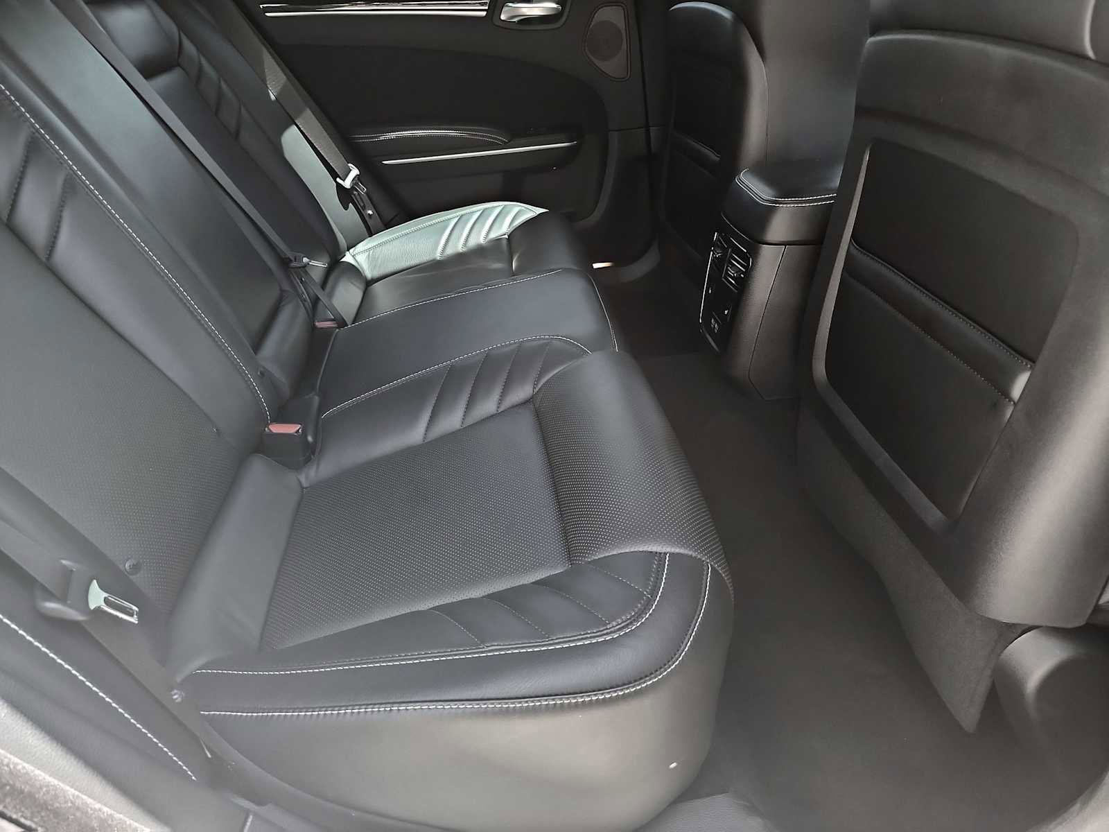 Used 2023 Chrysler 300 C RWD image 17