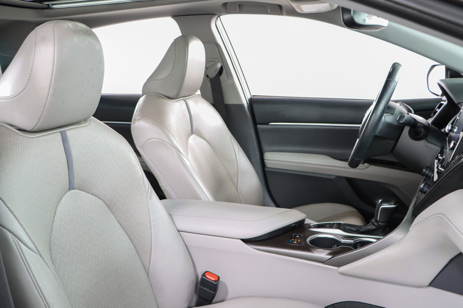 Used 2022 Toyota Camry XLE w/ Navigation Package image 27