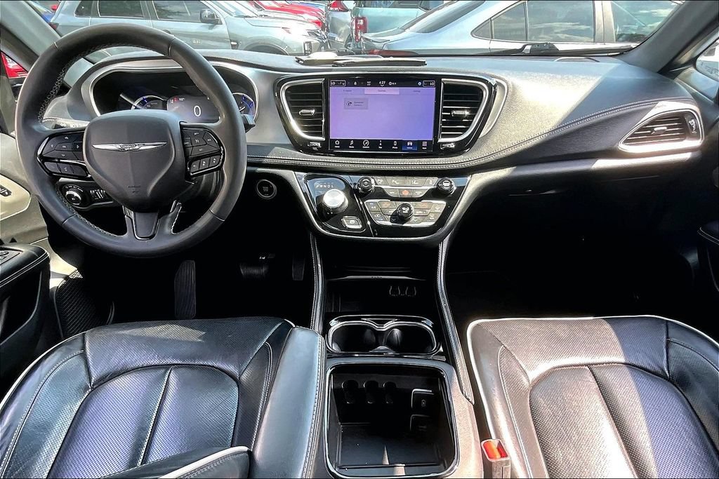 Used 2024 Chrysler Pacifica Premium FWD image 7
