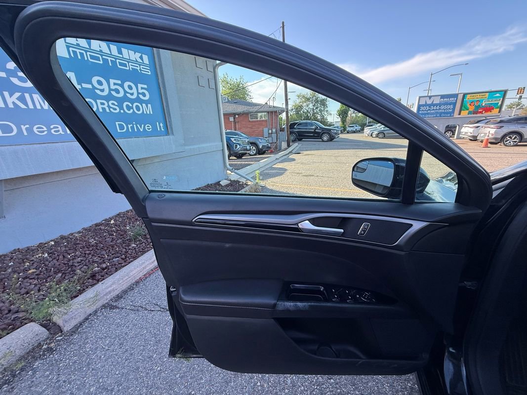 Used 2015 Ford Fusion SE AWD/4WD image 25