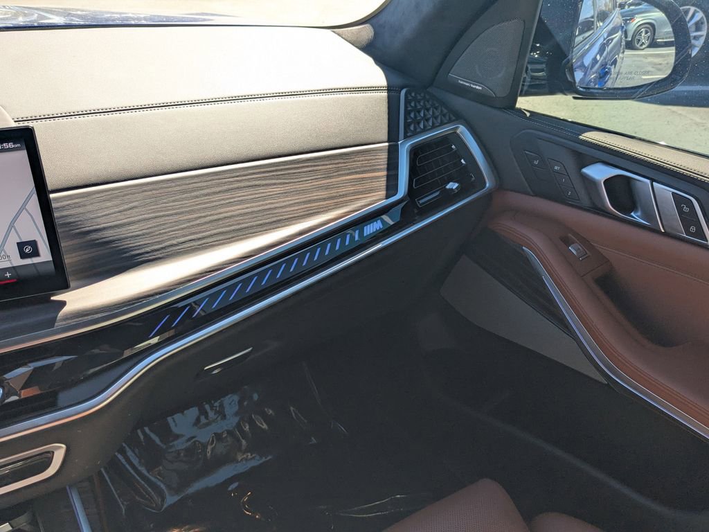 Used 2025 BMW X7 M60i w/ Executive Package image 4