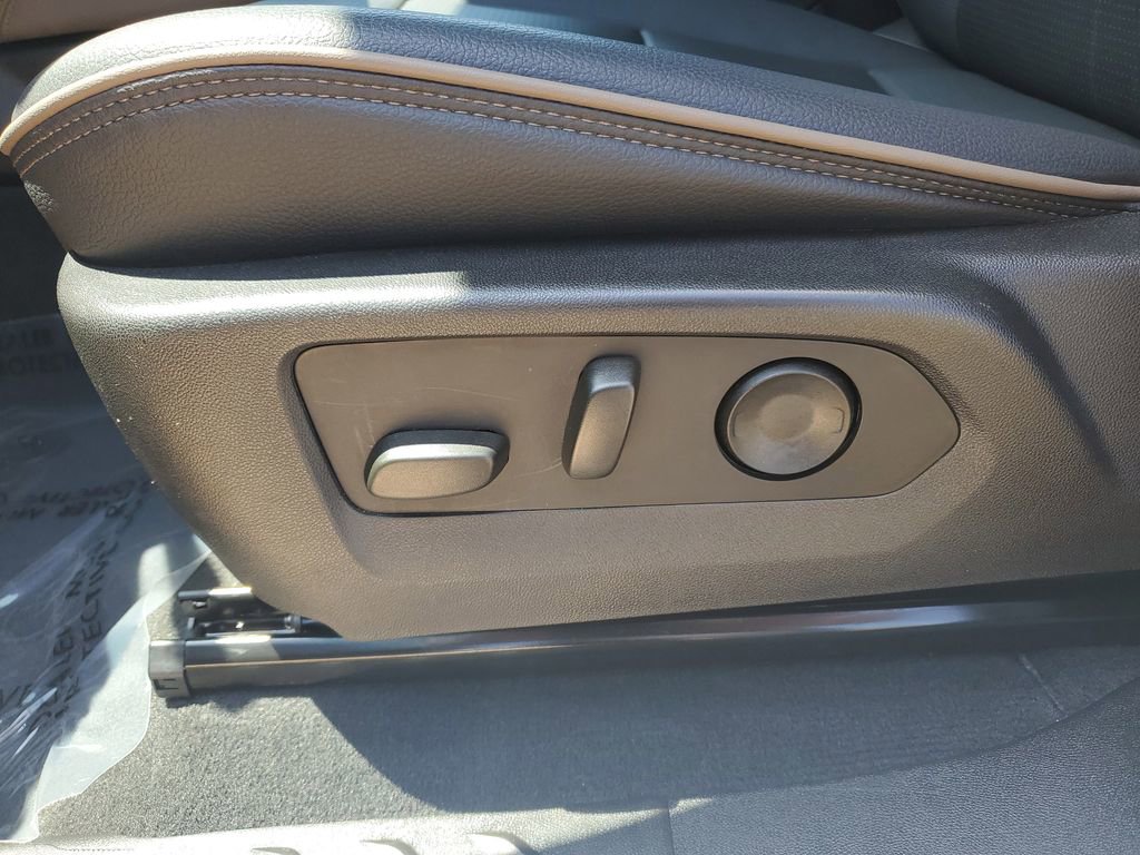 Used 2024 GMC Canyon Denali AWD/4WD image 22