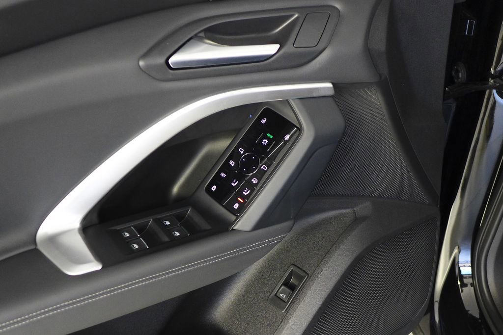 Used 2025 Audi Q5 Premium w/ Convenience Package AWD/4WD image 12