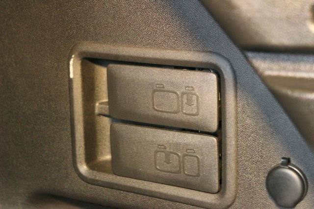 Used 2020 Chevrolet Equinox LT w/ Driver Convenience Package image 16