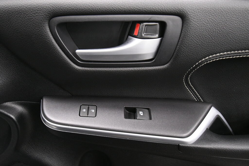 Used 2015 Toyota Camry XLE FWD image 30