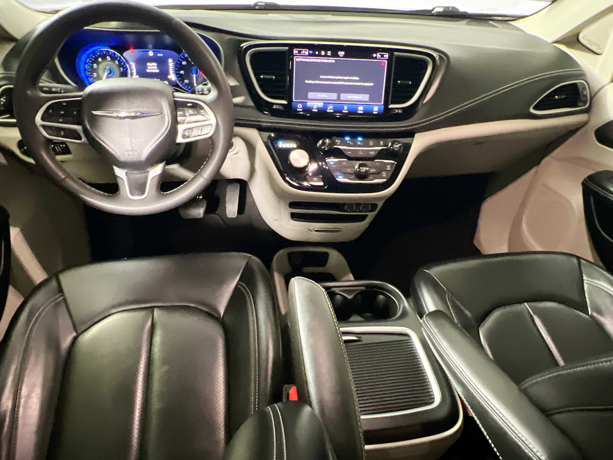 Used 2023 Chrysler Pacifica Touring-L FWD image 30