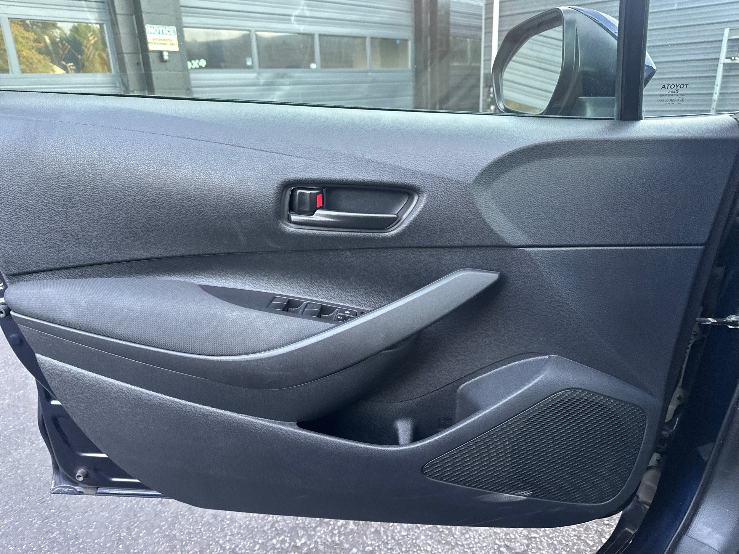 Used 2025 Toyota Corolla LE FWD image 19