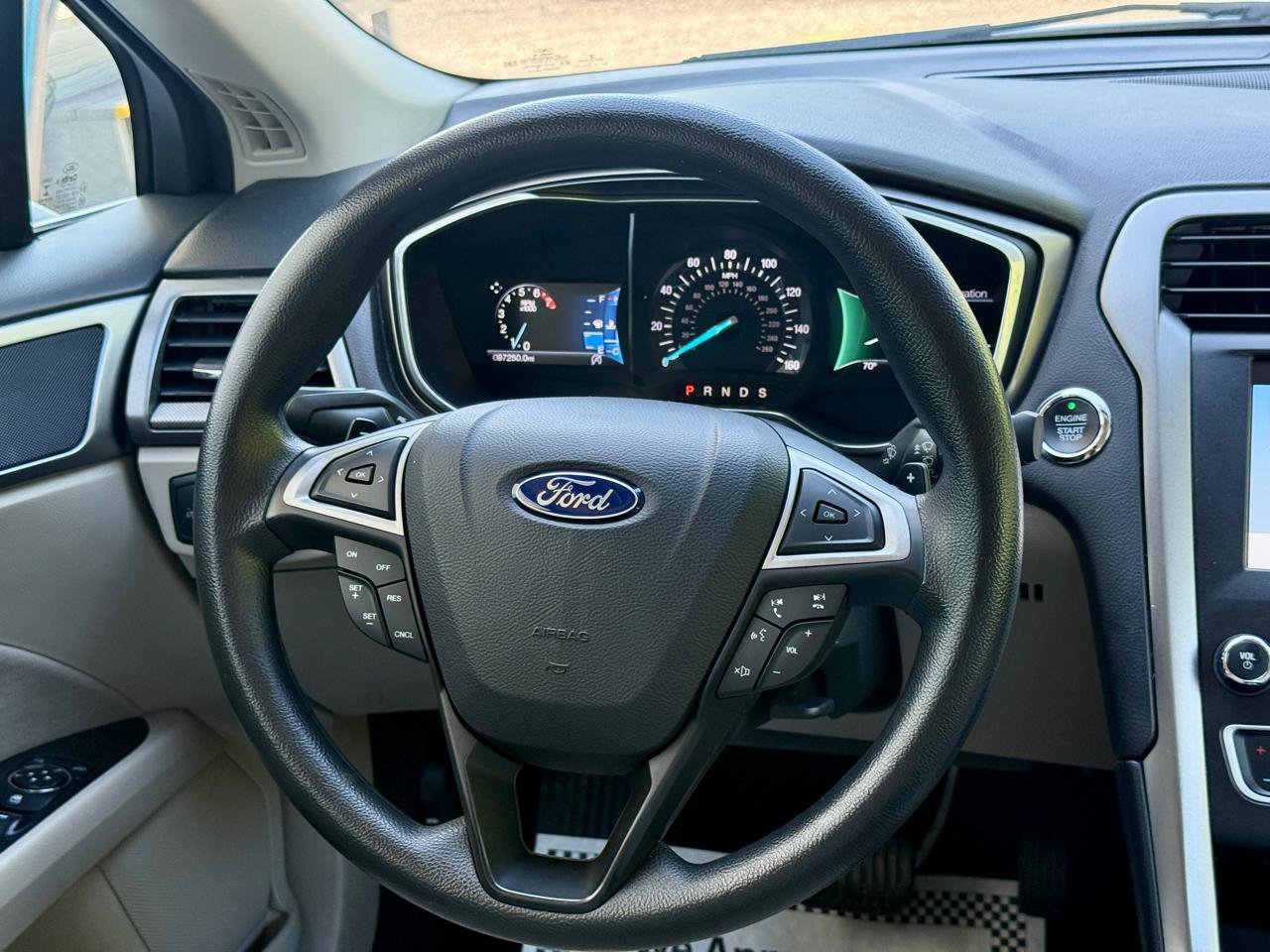 Used 2017 Ford Fusion SE w/ Fusion SE Technology Package FWD image 18