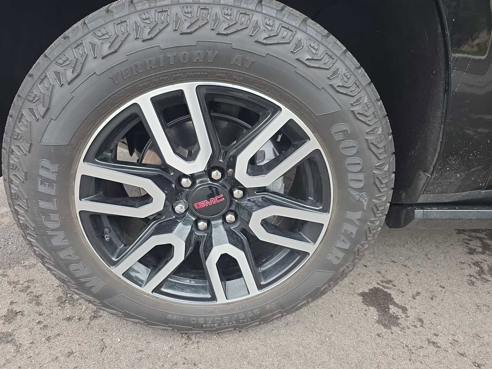 Used 2023 GMC Yukon AT4 w/ AT4 Premium Plus Package image 9