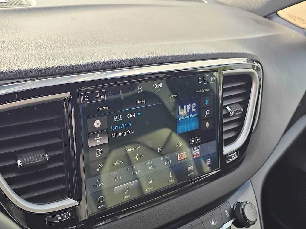 Used 2025 Chrysler Pacifica Select FWD image 22