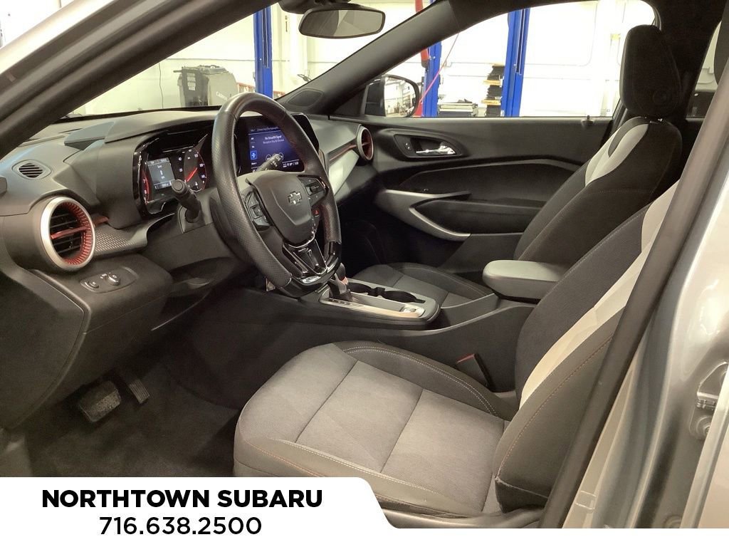 Used 2024 Chevrolet Trax RS FWD image 4