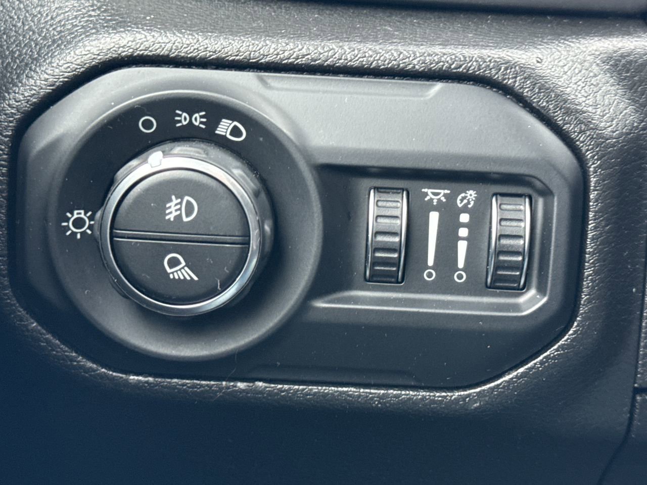 Used 2022 Jeep Gladiator Sport image 30