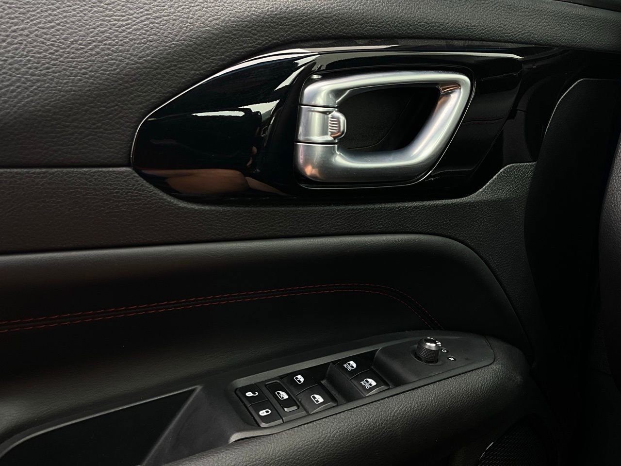 Used 2025 Jeep Compass Trailhawk image 20