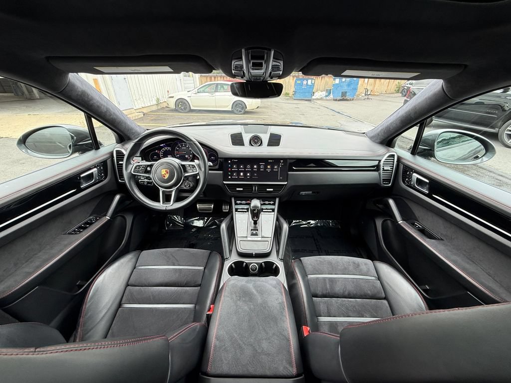 Used 2023 Porsche Cayenne GTS w/ Premium Package AWD/4WD image 22