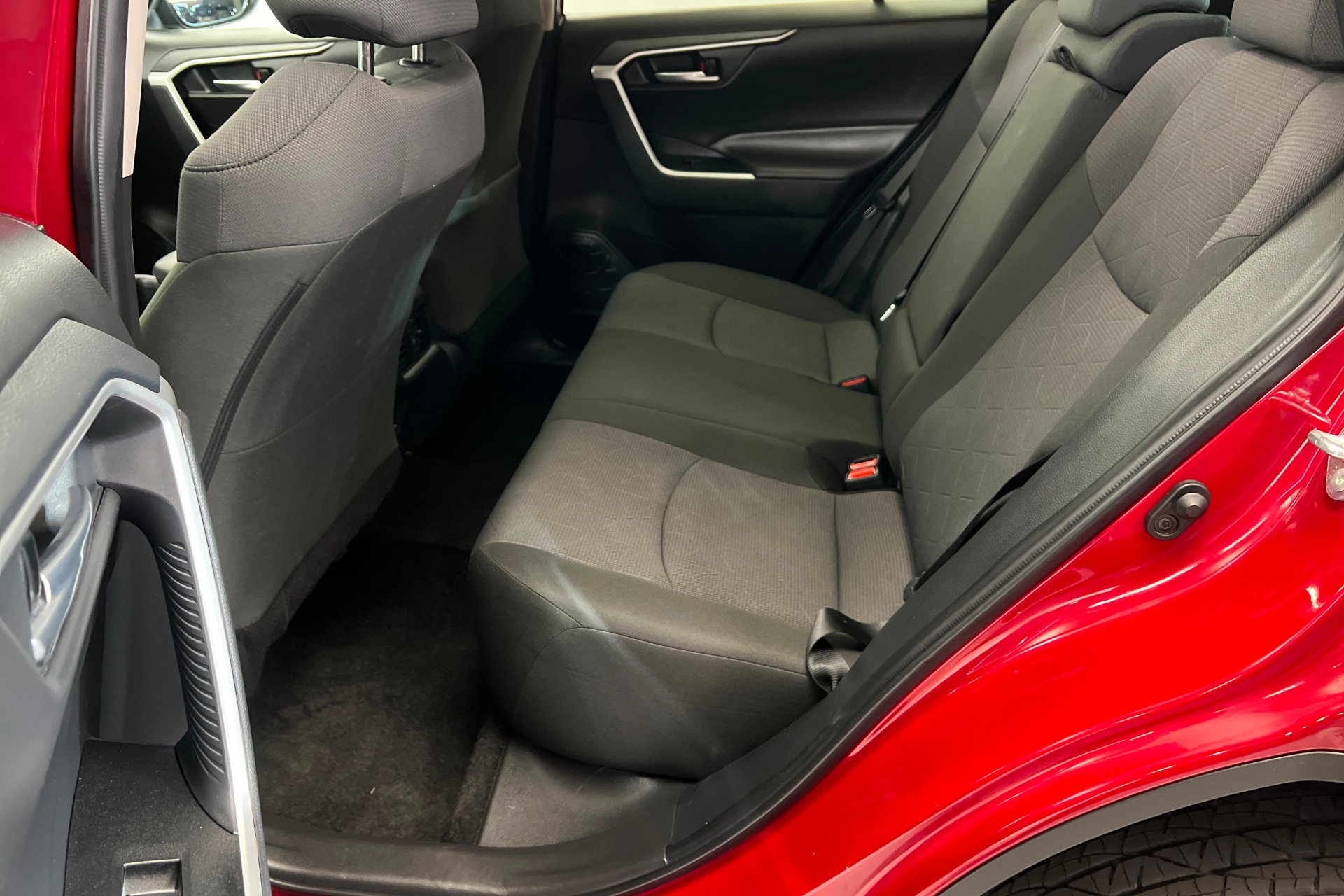 Used 2025 Toyota RAV4 XLE AWD/4WD image 21