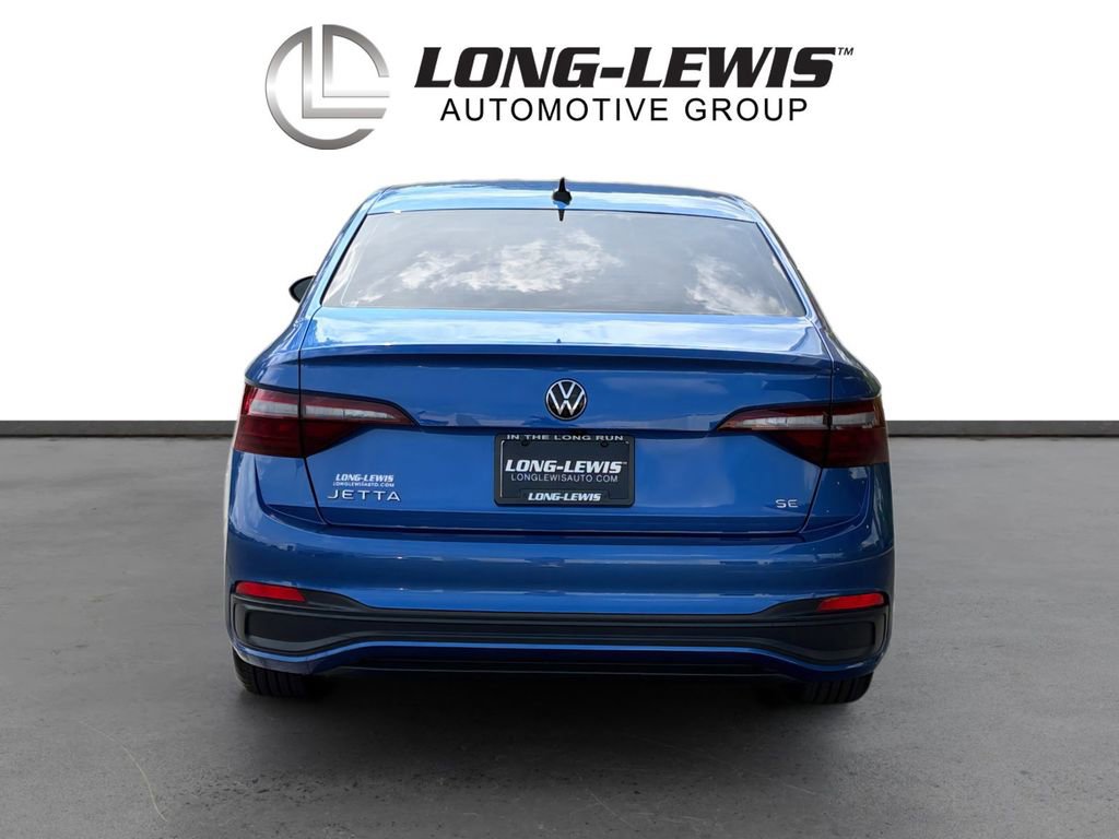 Certified 2024 Volkswagen Jetta SE image 5