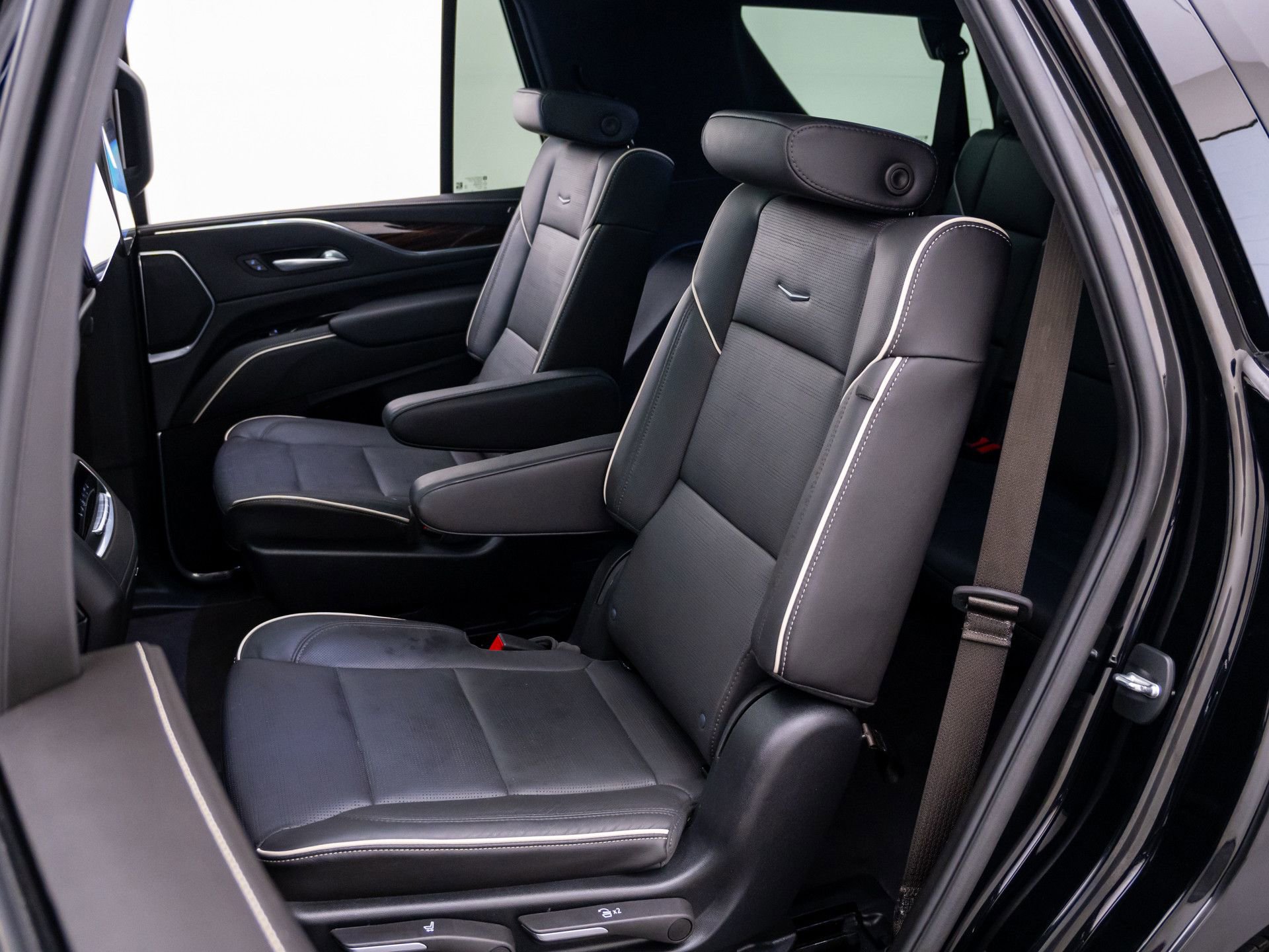 Certified 2024 Cadillac Escalade Premium Luxury AWD/4WD image 22