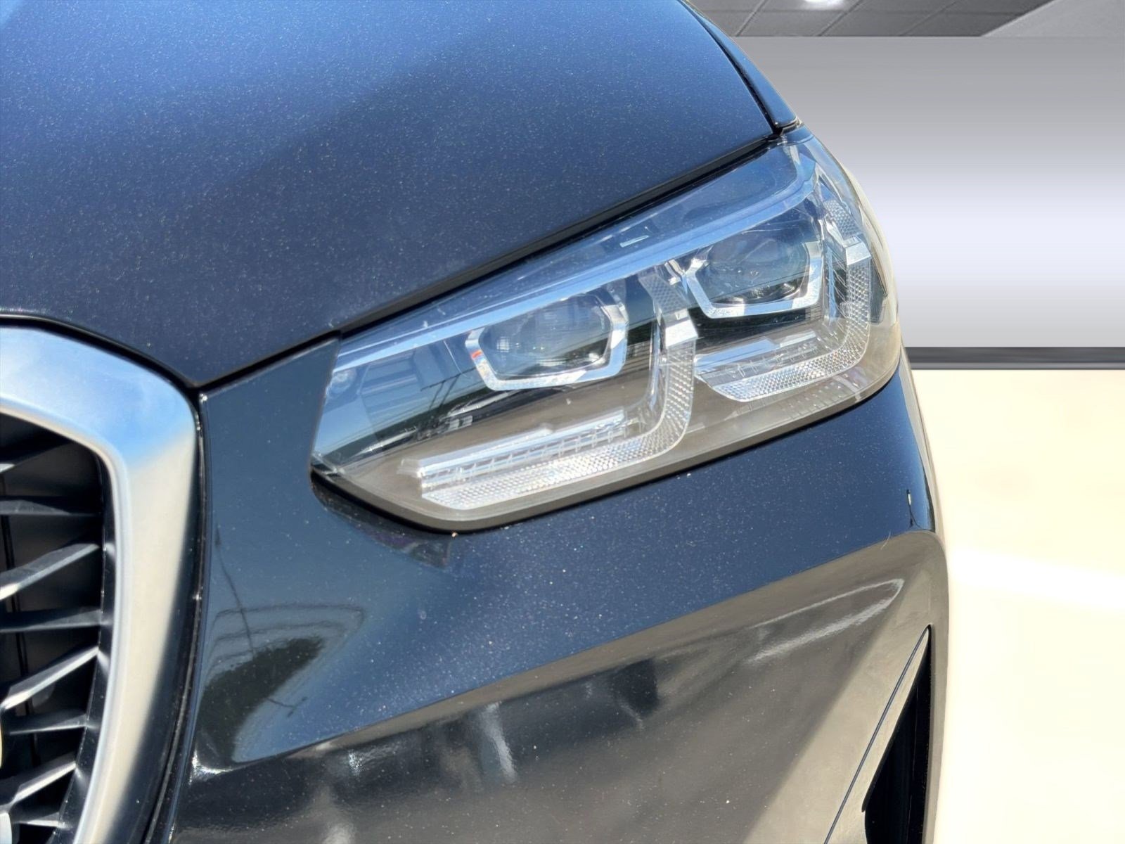 Certified 2025 BMW X4 xDrive30i image 9