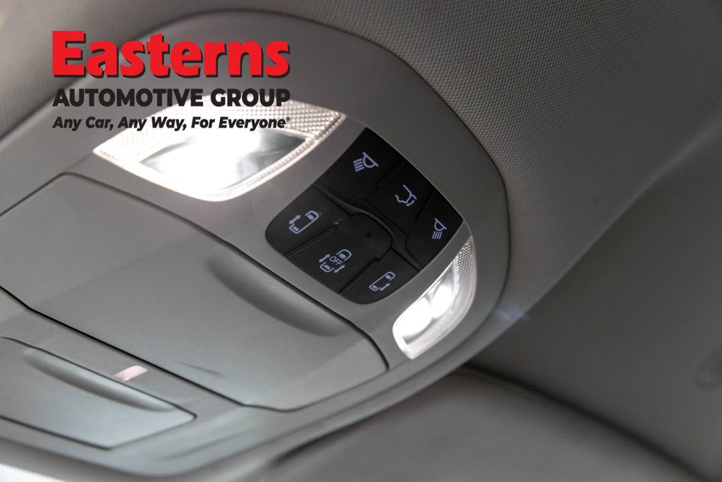 Used 2024 Chrysler Pacifica Touring-L FWD image 21