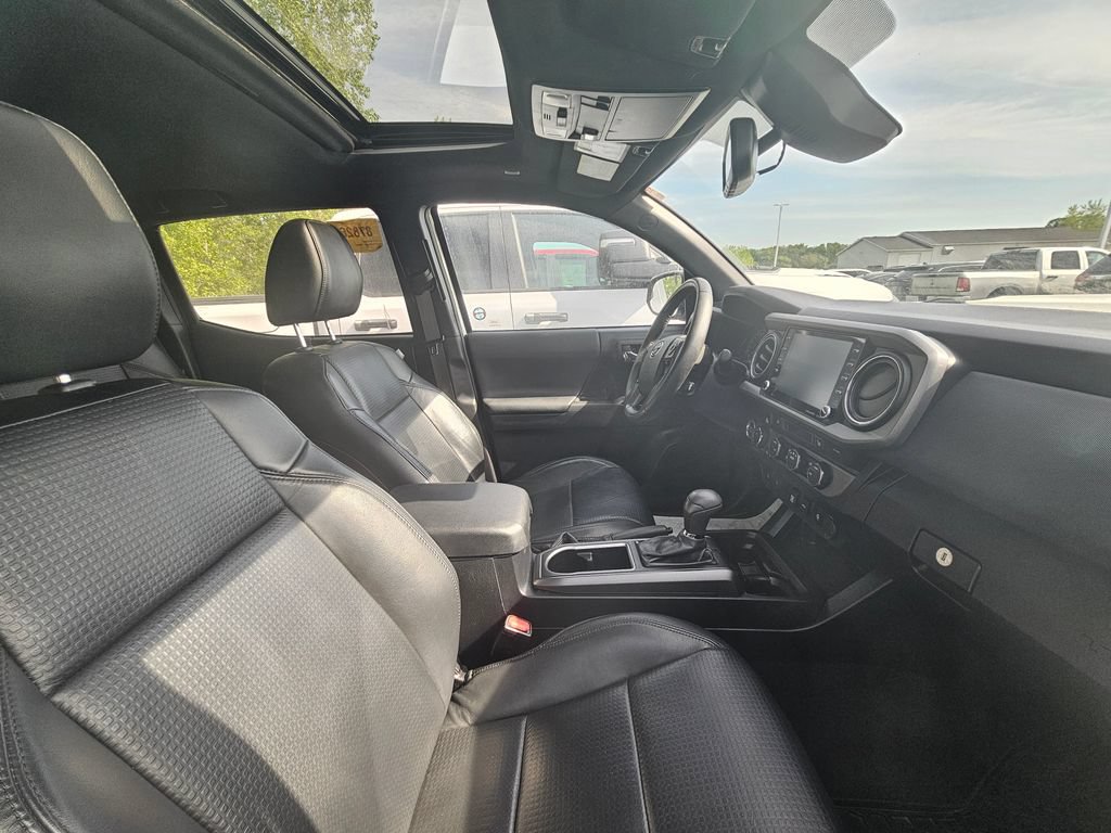 Used 2020 Toyota Tacoma TRD Sport AWD/4WD image 4