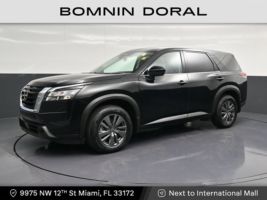 Used 2024 Nissan Pathfinder S image 1