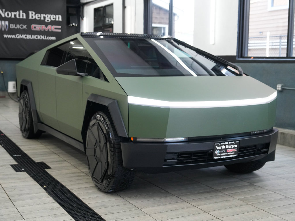 Used 2024 Tesla Cybertruck Cyberbeast AWD/4WD image 3