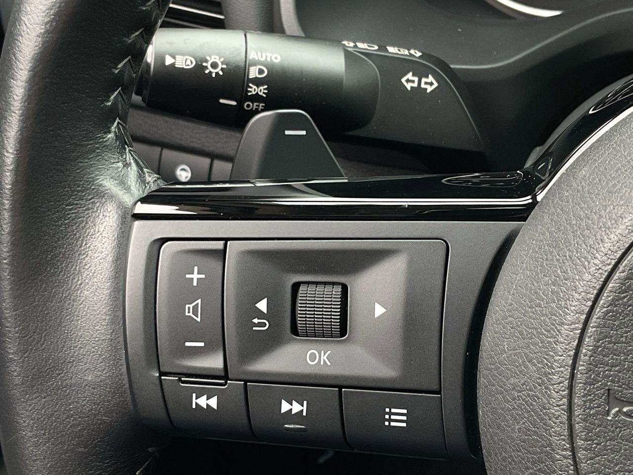 Used 2023 Nissan Rogue SL image 25