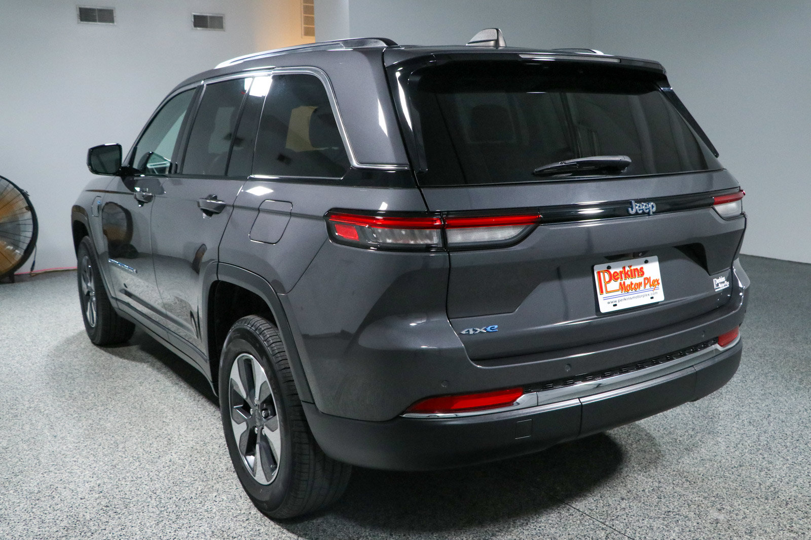 Used 2023 Jeep Grand Cherokee 4WD 4xe image 9