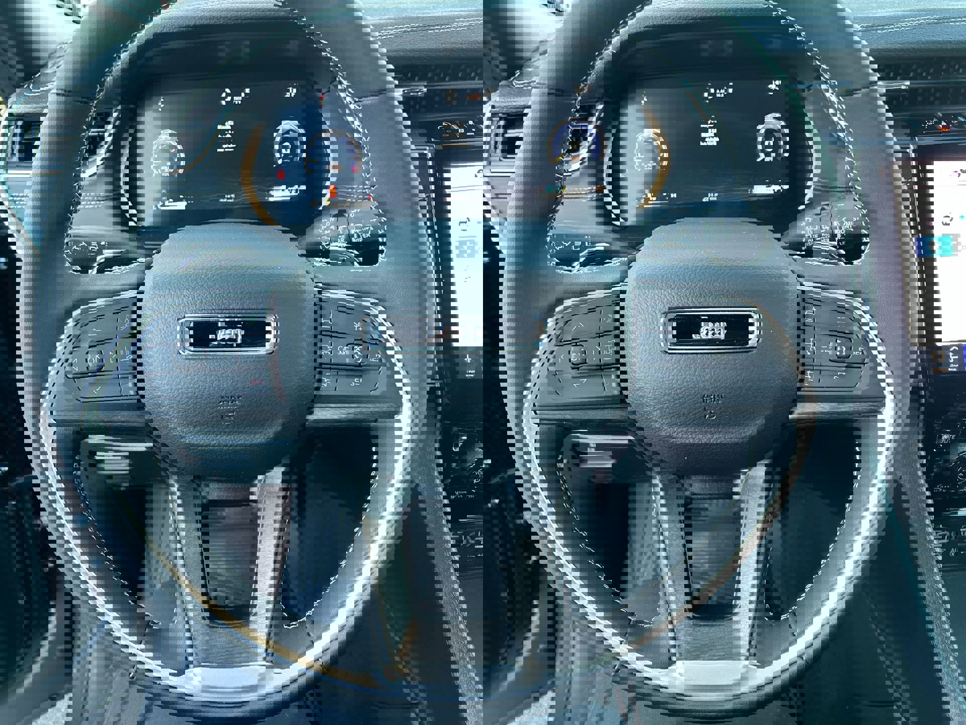 Used 2025 Jeep Grand Cherokee Limited image 19