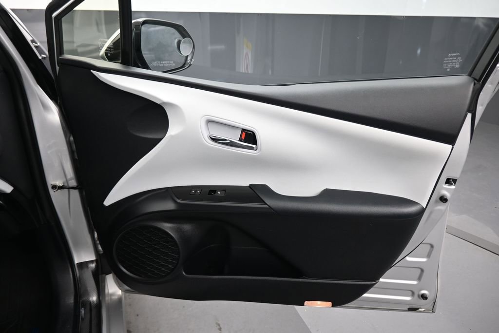Used 2017 Toyota Prius Prime Premium FWD image 37