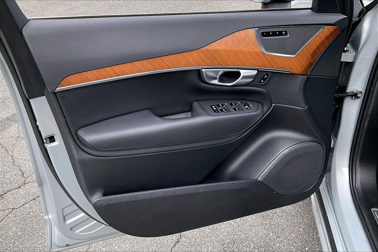 Used 2024 Volvo XC90 B5 Plus image 29