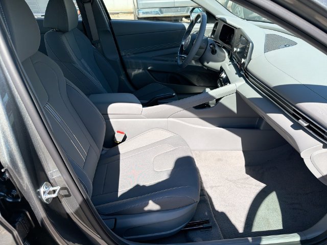 New 2026 Hyundai Elantra Sport FWD image 33