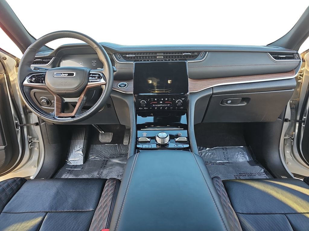 Used 2022 Jeep Grand Cherokee L Summit w/ Luxury Tech Group V image 9