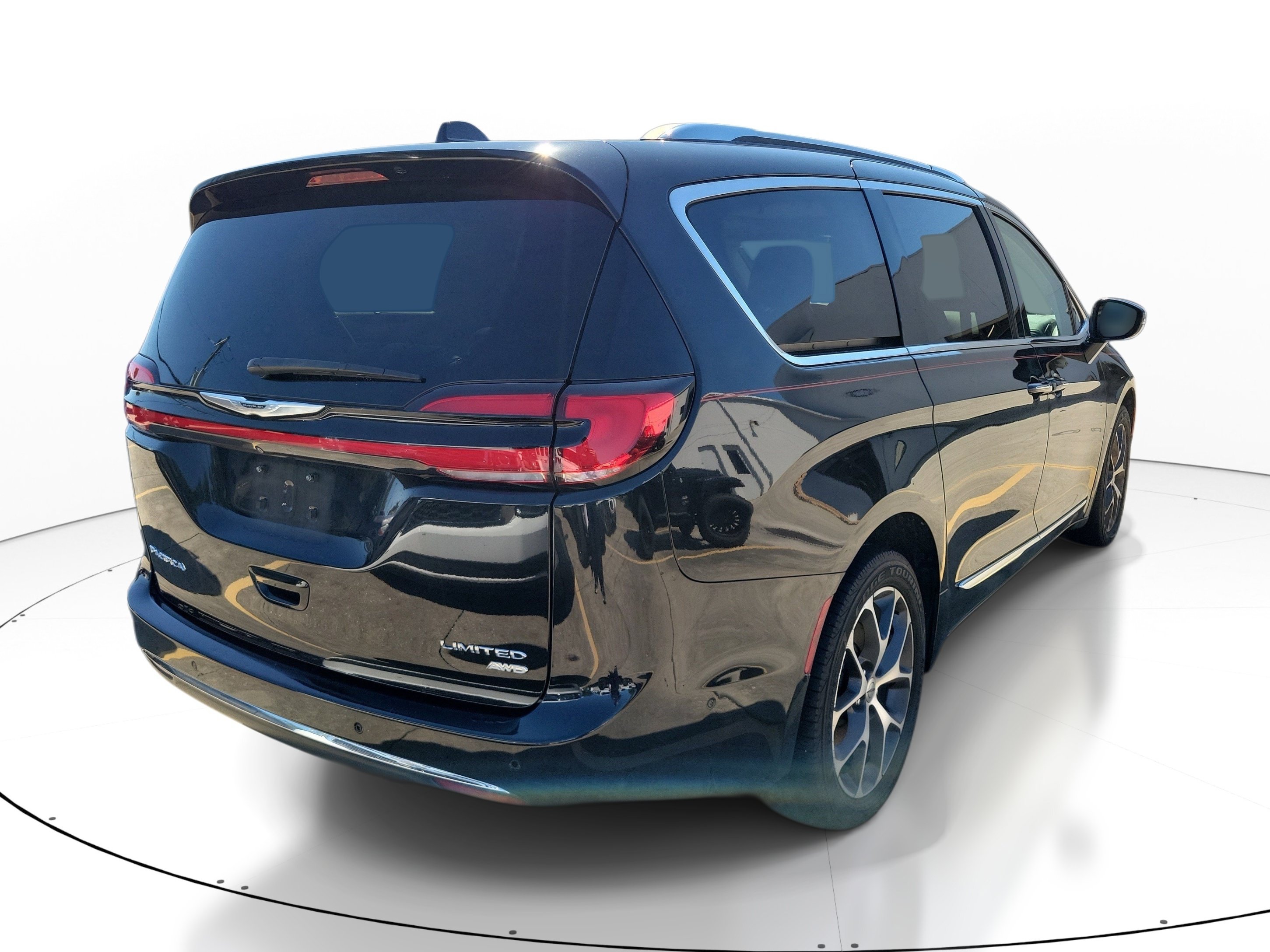 Used 2021 Chrysler Pacifica Limited w/ Premium & Safety Sphere Group AWD/4WD image 9