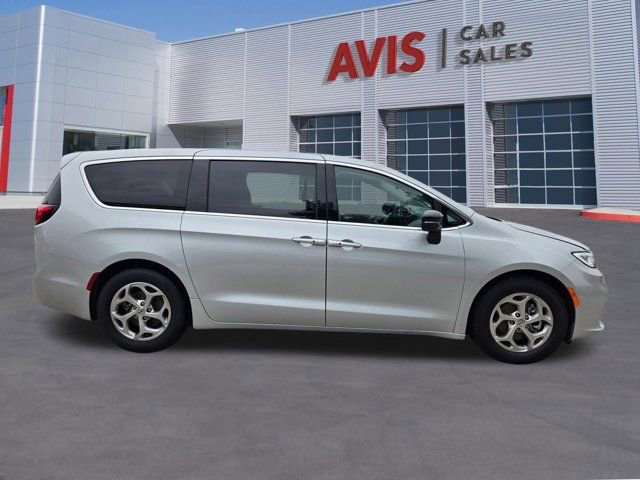 Used 2024 Chrysler Pacifica Limited FWD image 5