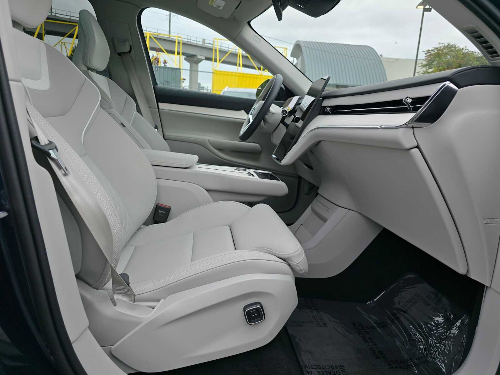 Certified 2025 Volvo EX90 Ultra AWD/4WD image 11