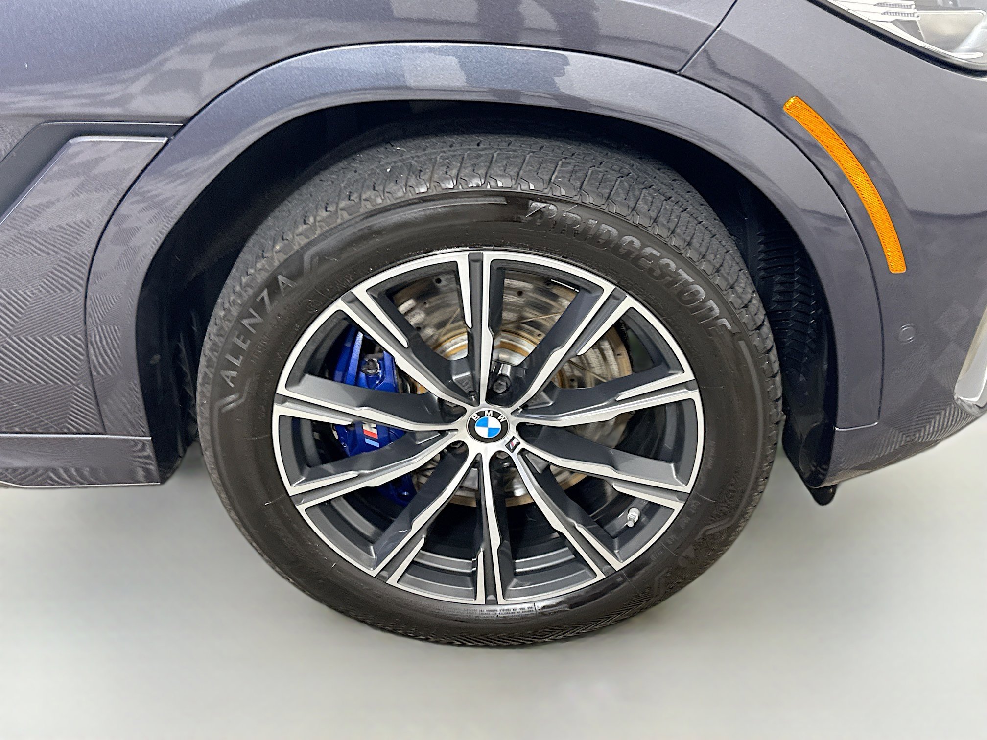 Used 2022 BMW X6 M50i w/ Dynamic Handling Package image 32