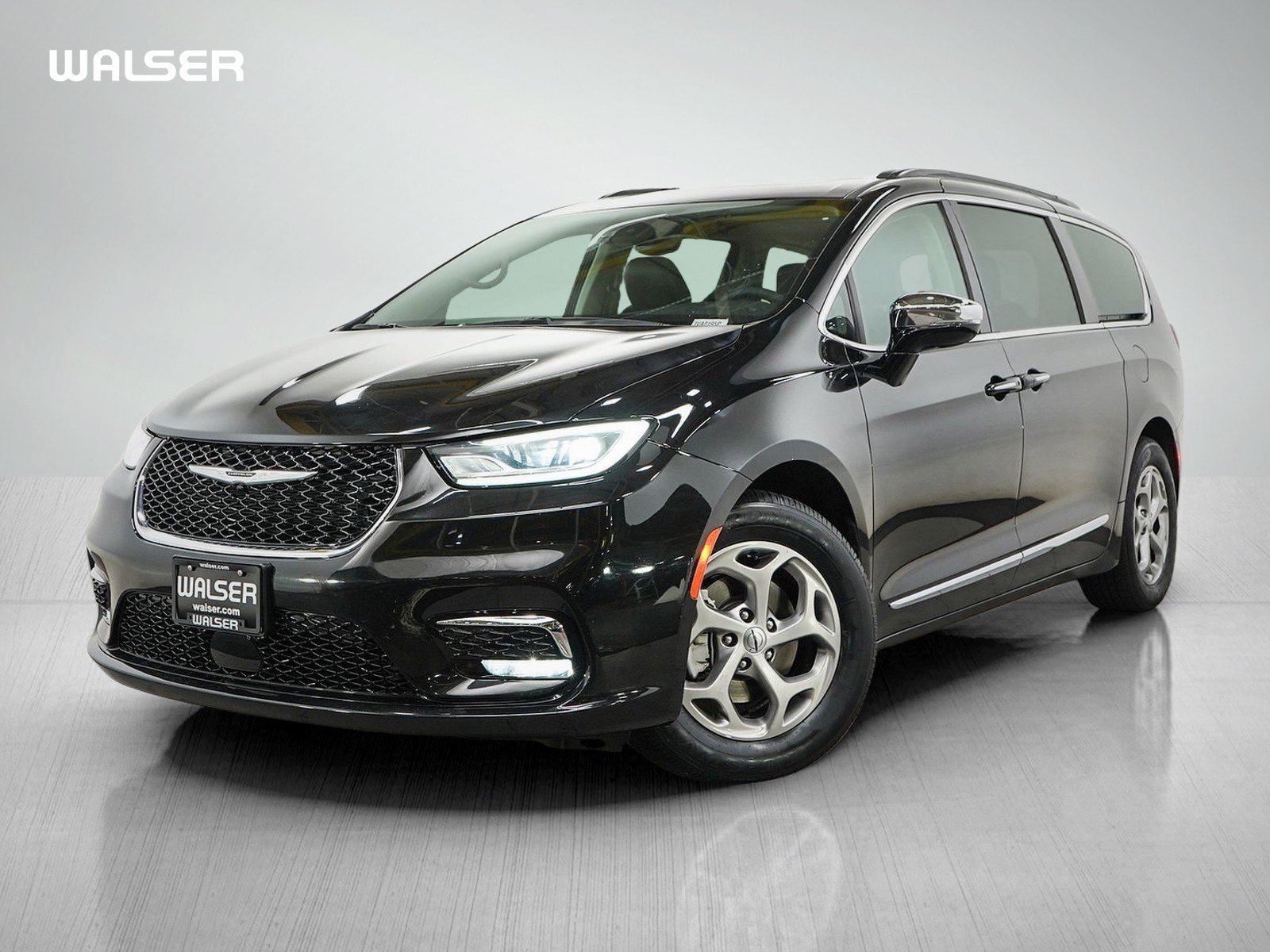 Used 2023 Chrysler Pacifica Limited FWD image 1