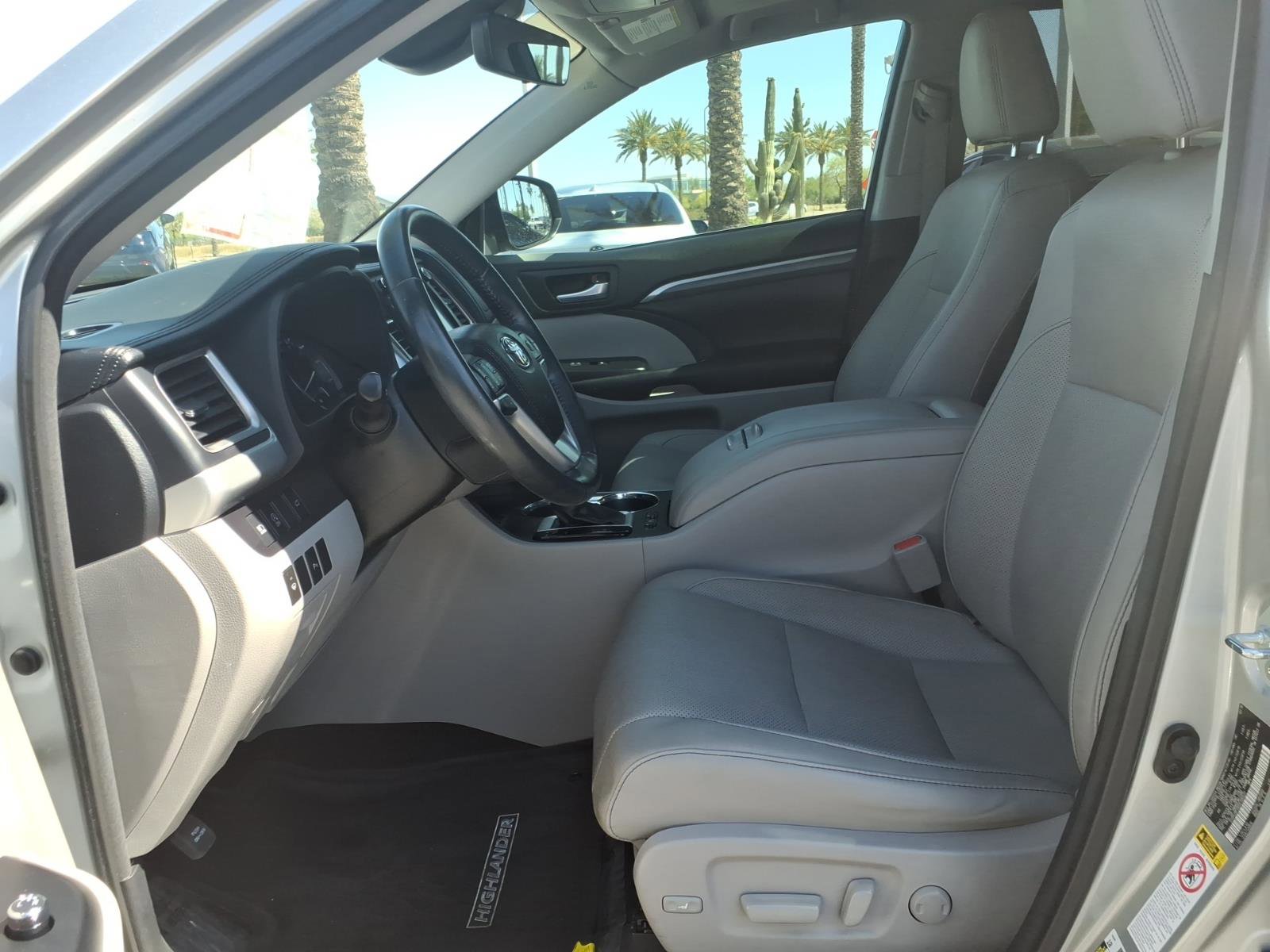 Certified 2017 Toyota Highlander Limited image 17