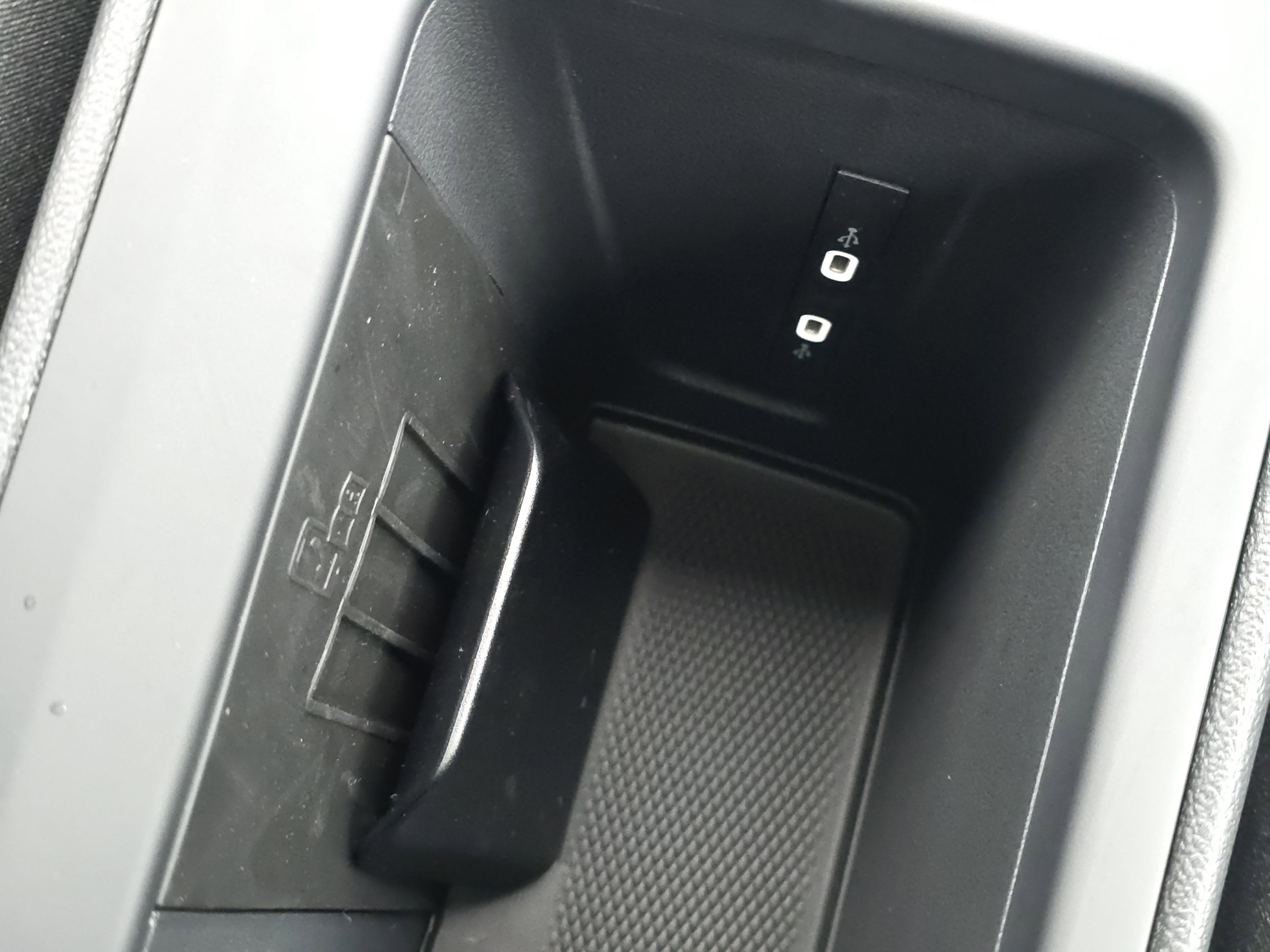 New 2026 Volkswagen Tiguan SE R-Line image 24