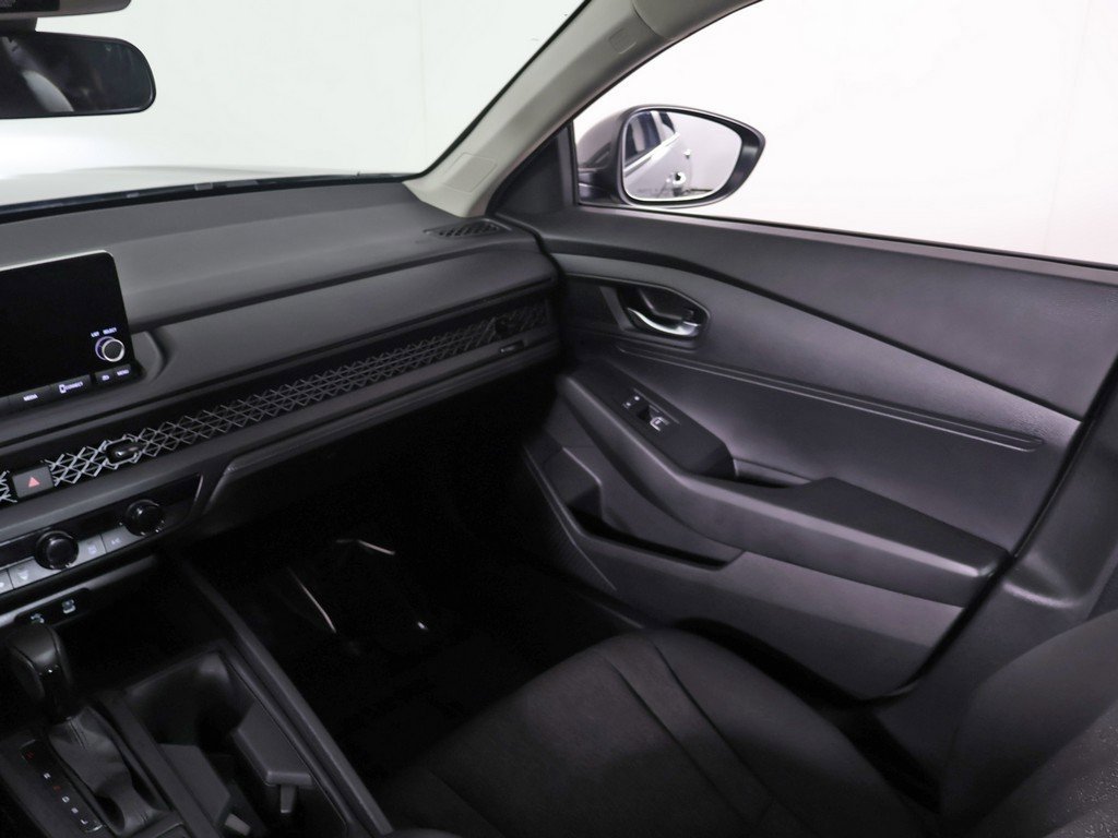 Certified 2025 Honda Accord LX image 32
