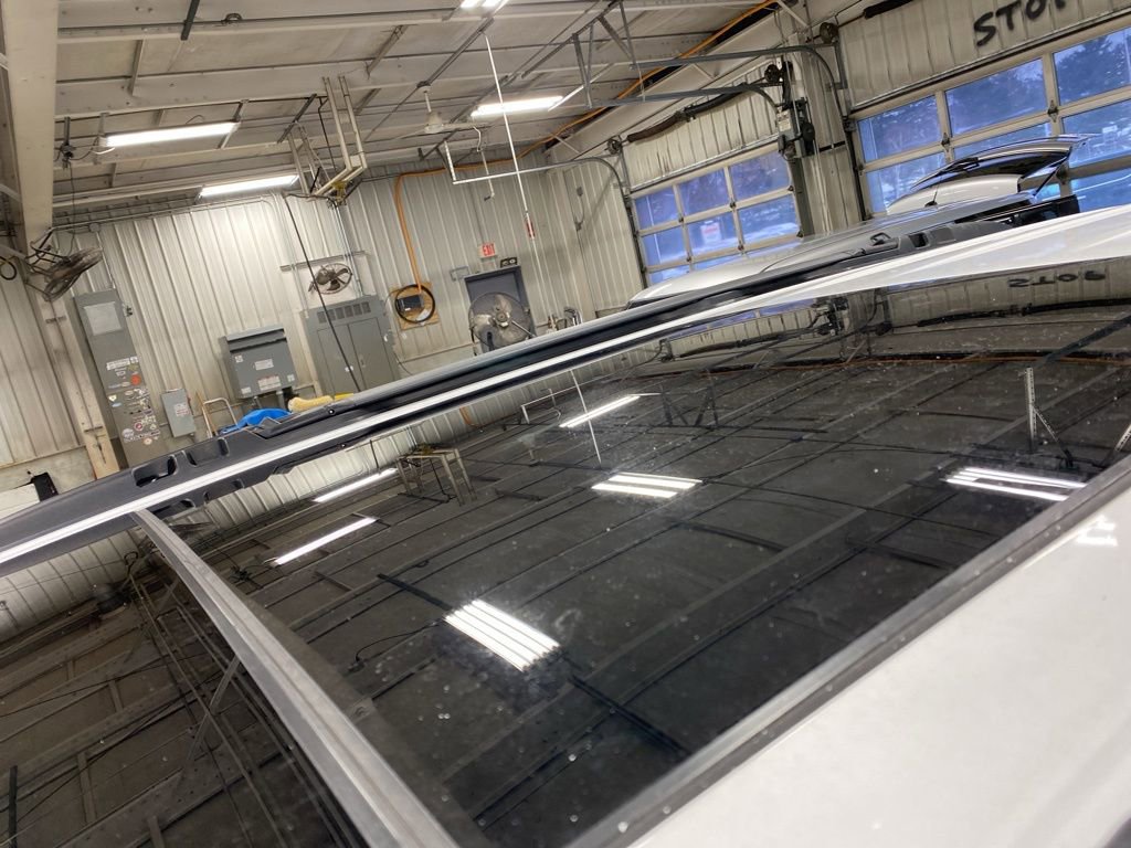 Used 2025 Chrysler Pacifica Limited image 5