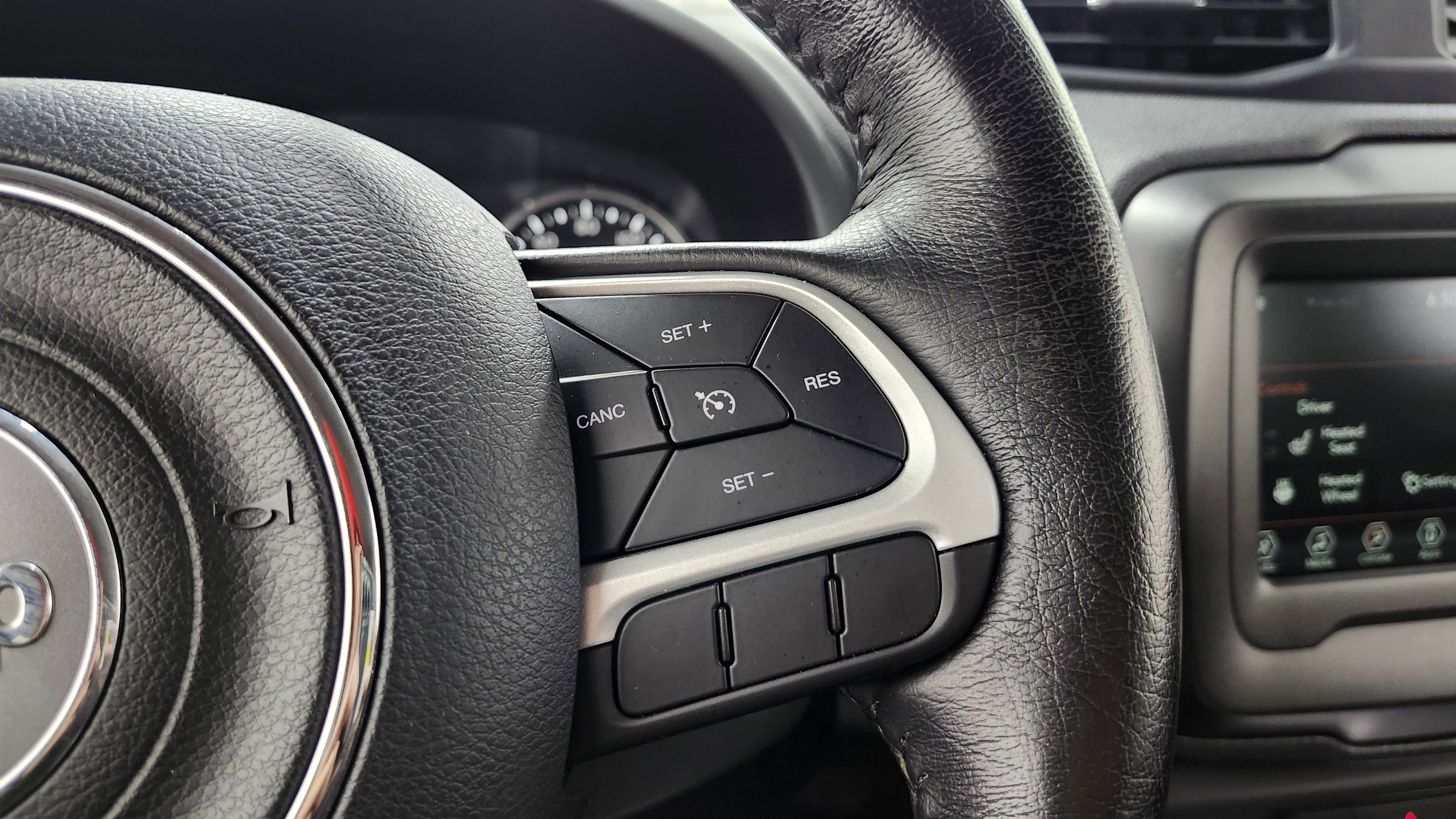 Used 2020 Jeep Renegade Latitude image 30